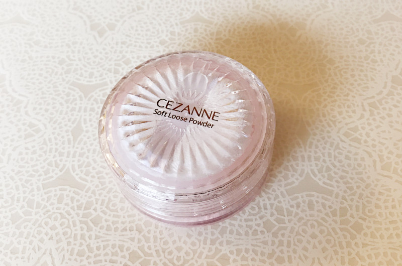 Cezanne Soft Loose Powder SPF16 PA++ #02 Pearl Pink แป้งฝุ่นเนื้อนุ่มละเอียดใหม่ล่าสุด ที่ช่วยปรับสีผิวให้มีความเนียน ให้ลุคผิวสวยเปล่งประกาย โทนสีชมพูช่วยให้ผิวเลือดฝาดอย่างเป็นธรรมชาติ