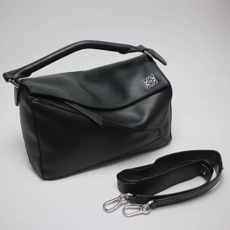 กระเป๋า loe puzzle bag 12 นิ้วสีดำ