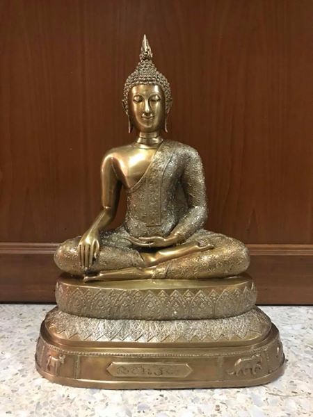 รูปหล่อ พระพุทธรูปสุโขทัย จีวรลายดอกพิกุล ฐาน12ราศี (หน้าตัก9นิ้ว) เนื้อทองเหลืองขัดเงา