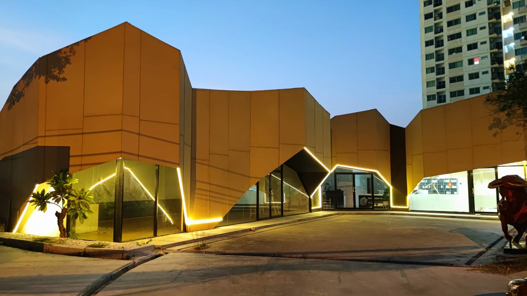 PARQ24 โชว์รูมให้เช่า