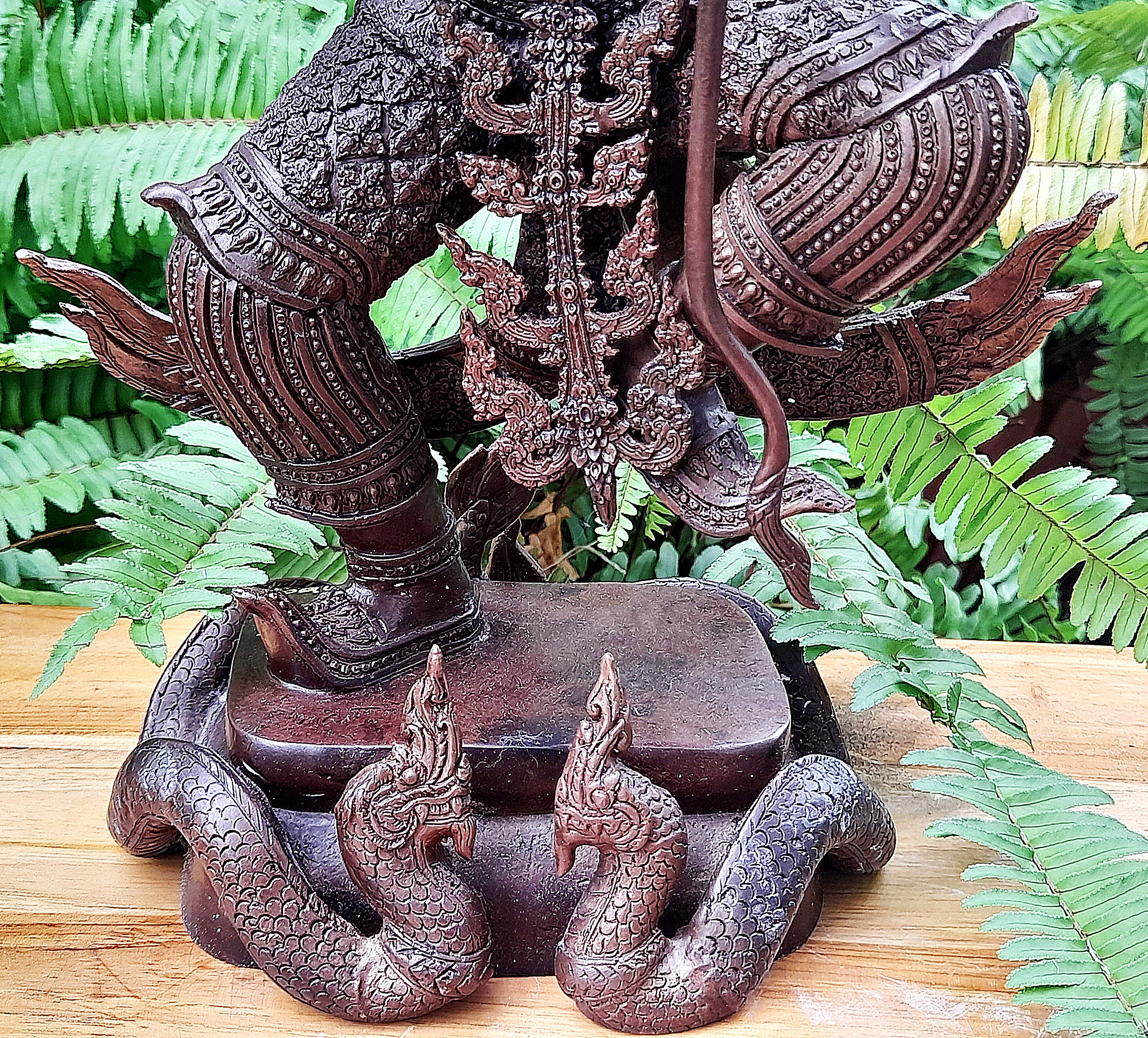 รูปหล่อ ท้าววิรูปักษ์ (อาวุธประจำกาย คันศรพญานาค+สังวารพญานาค ) ยืนประทับพญานาค (ผู้ปกครองและเป็นใหญ่ในเหล่าพญานาค มีบริวารเป็นเหล่าพญานาค) - (เทวดาระดับสูงชั้นจาตุมหาราชิกา มีตำแหน่งเป็น1ใน4 ของท้าวมหาราช) เนื้อทองเหลือง ผิวน้ำตาลเข้ม (ขนาดใหญ่ตั้งบูชา ส