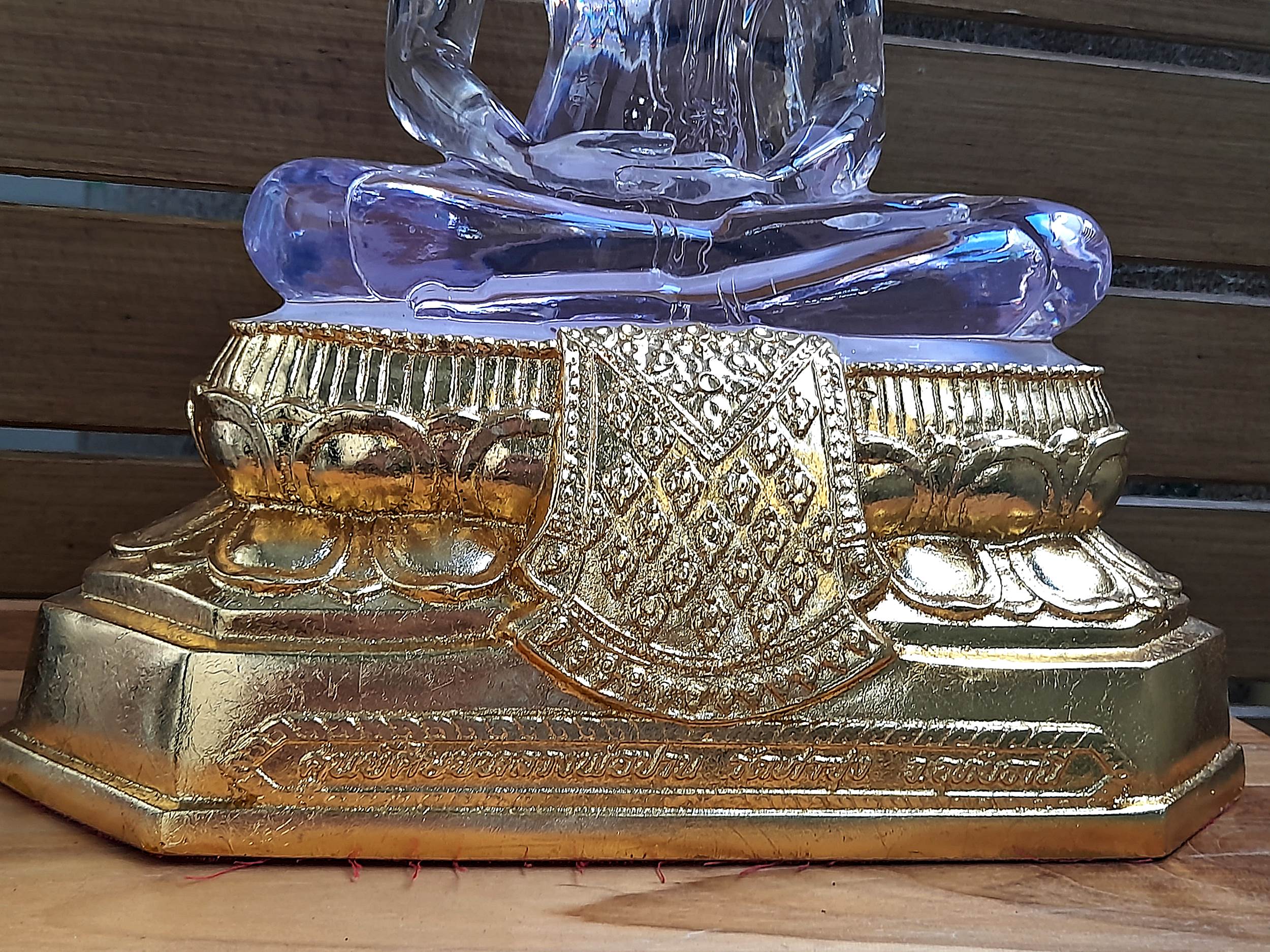 รูปหล่อ พระแก้วใส หน้าตัก9นิ้ว เนื้อเรซิ่นใส ฐานปิดทอง #เข้าพิธีหลวงพ่อเล็กวัดท่าขนุนเป็นประธานในพิธีภาวนาคาถาเงินล้าน #จารย์ยันต์นะโมตาบอด ปี2565 #รับประกันแท้ - หลวงพ่อเล็ก วัดท่าขนุน