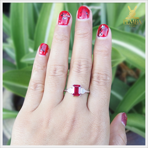 แหวนทับทิมแท้ สีแดงสวยงาม ทรงสี่เหลี่ยม มีสไตล์ แหวนพลอยแท้