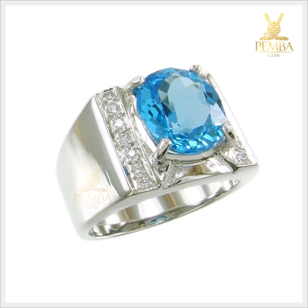 แหวนสวิสบลูโทแพซแท้ สีฟ้าใสไฟดี ดีไซส์เรียบๆ อย่างมีสไตล์