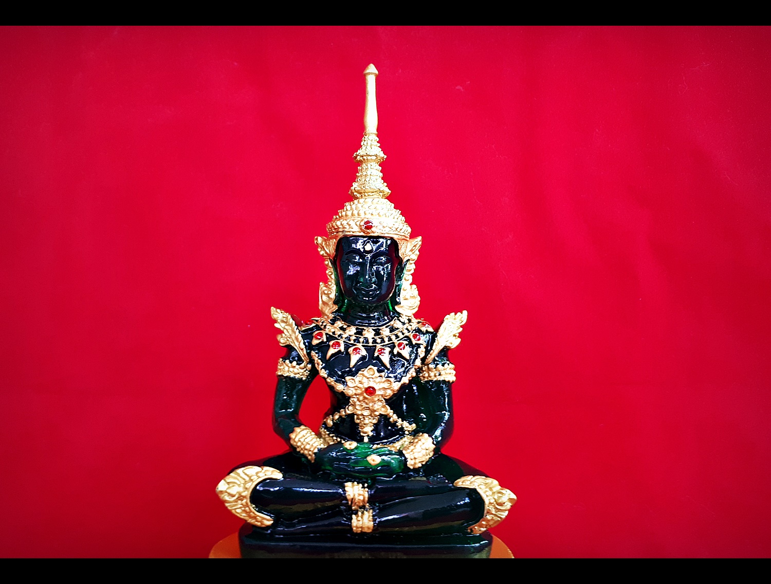 พระแก้วมรกต ปาง ฤดูร้อน ทรงเครื่องจักรพรรดิ์ เนื้อเรซิ่น หน้าตัก 9นิ้ว ขนาดพระบูชา