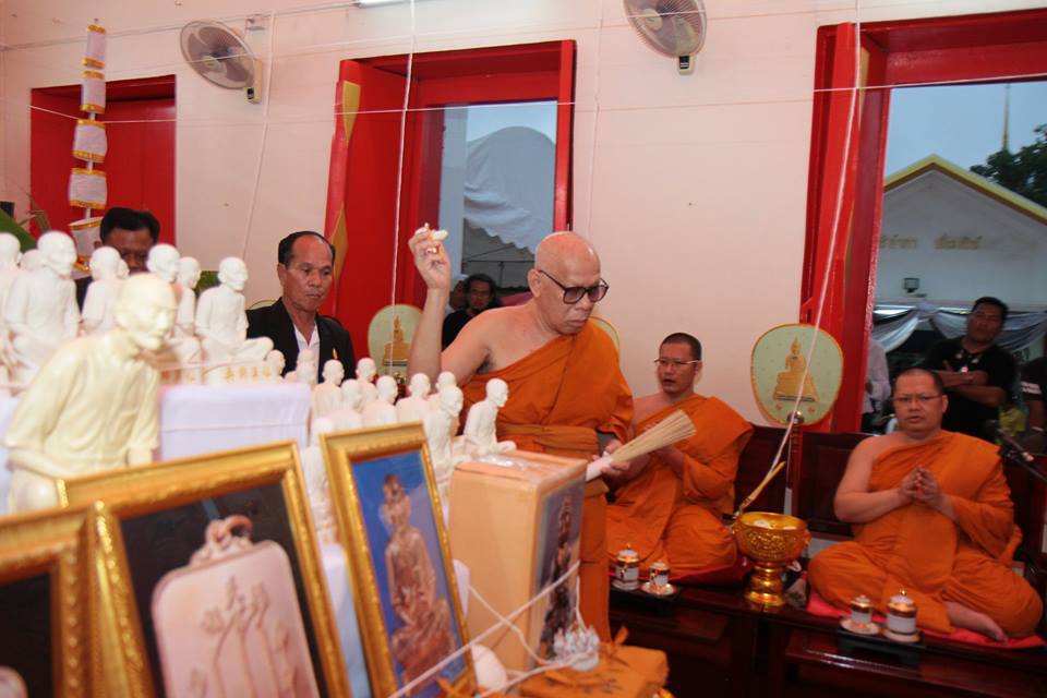 รูปหล่อ อาแปะ โรงสี เซียนแปะโรงสี วัดศาลเจ้า (ขนาดบูชา5นิ้ว) รุ่นฟ้าประทานพร ปี2560 (ใต้ฐานอุดมวลสาร ผ้ายันตื ผงธูป เหรียญ)