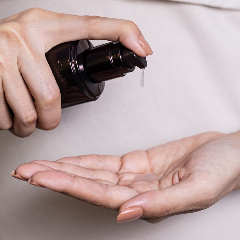 (ใหม่ล่าสุด) Kose Clear Wellness Vitalizing Serum 50mL เซรั่มยีสต์ดำ มอบผิวเปล่งปลั่งด้วยพลังธรรมชาติ สารความงามจากธรรมชาติมากถึง 87% มอบความชุ่มชื้นช่วยสร้างเกราะป้องกันผิวแข็งแรงขึ้น มากกว่า 90% รู้สึกได้ว่าผิวเปล่งปลั่งขึ้นใน 1 สัปดาห์