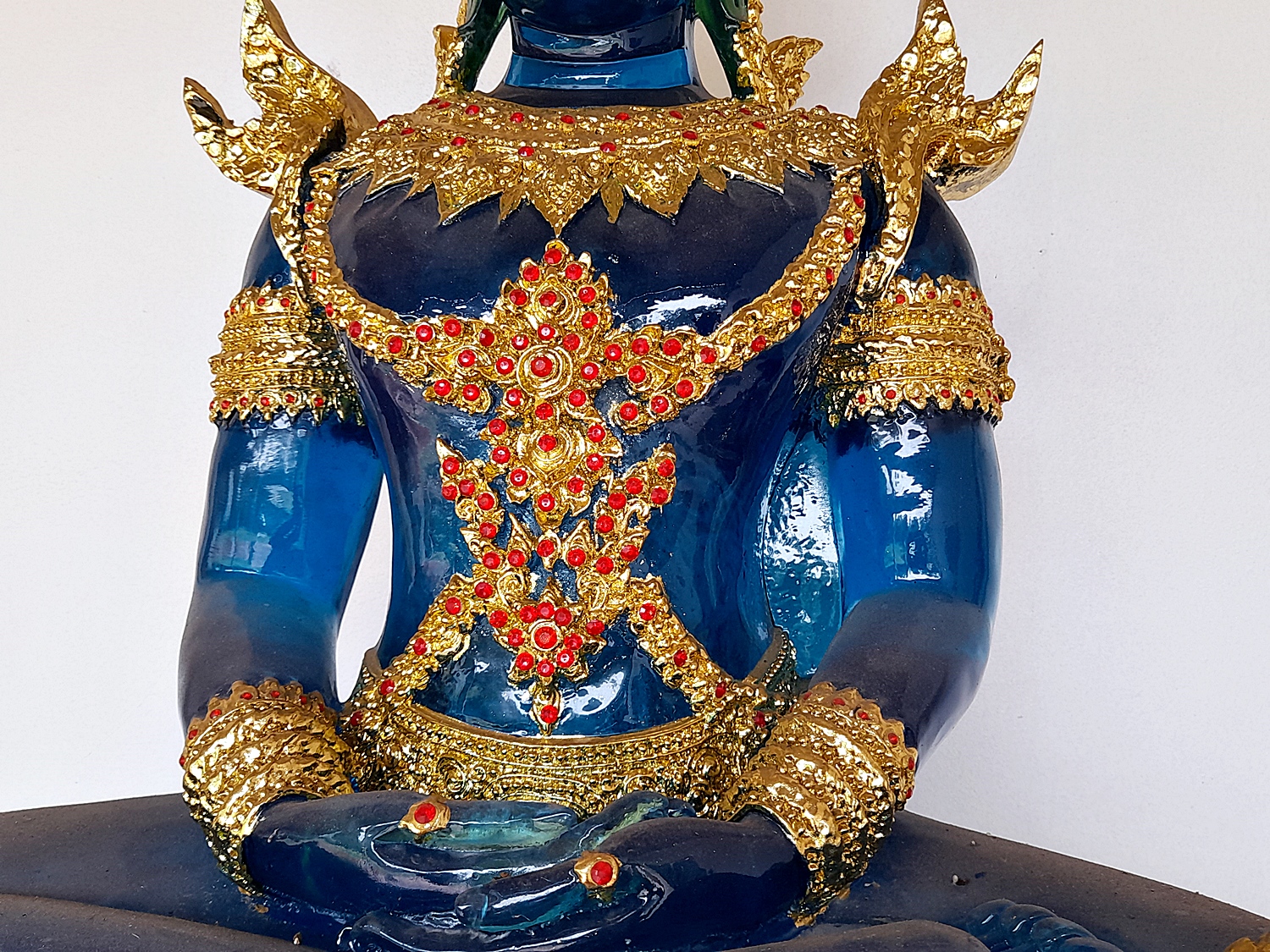 พระแก้วมรกต ปางพระจักรพรรดิ์ สีประจำวันเกิด7สี (ขนาดใหญ่) - (สีแดง สีเหลือง สีชมพู สีเขียว สีส้ม สีฟ้า สีม่วง)