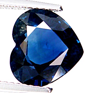 Thai Blue Sapphire น้ำเงิน รูปหัวใจ 3.70 กะรัต ขนาดตามใบเซอร์ 9.58x10.41x4.36 มิล สีน้ำเงิน เนื้อสะอาด มองตาเปล่าสะอาด 99% มีใบรับรองจาก TGL