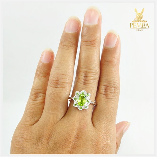 แหวนเพริดอตแท้ สีเขียวใบไม้อ่อน เงินแท้ ชุบทองคำขาว แหวนพลอยแท้