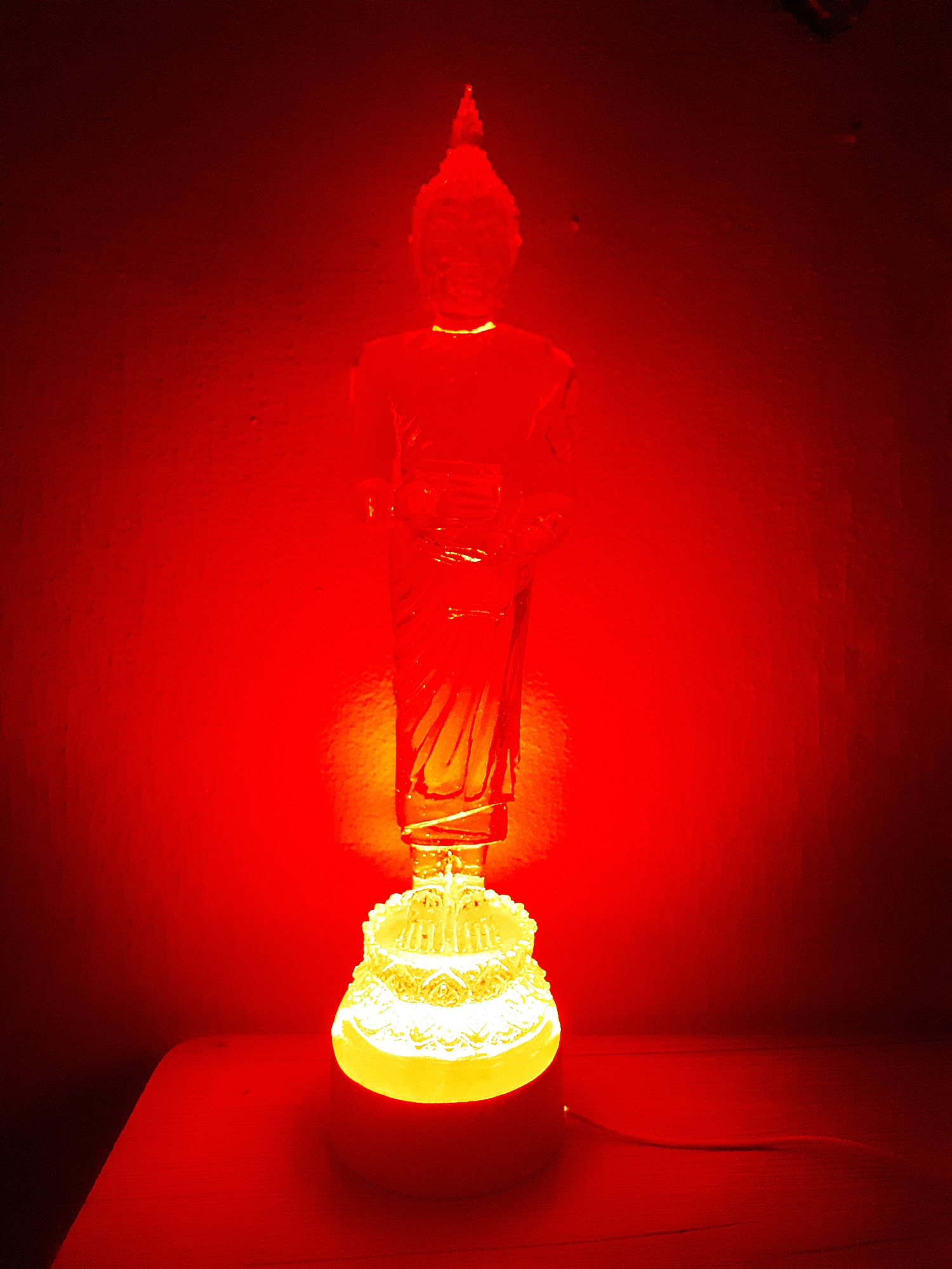 รูปหล่อ หลวงพ่อไหลมาเทมา(หลวงพ่อเงินไหลมาเทมา) พระพุทธรูป สมเด็จองค์ปฐม ปางอุ้มบาตร เนื้อเรซิ่นใส (พร้อมฐานไฟ) (เข้าพิธี วัดศาลพันท้ายนรสิงห์) ปี2562