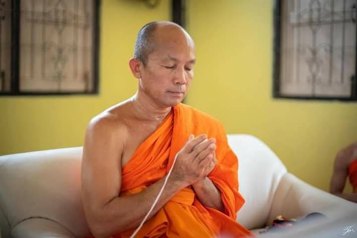 น้ำมนต์ พระพุทธมนต์(จักรพรรดิ์ตราธิราช) - (น้ำที่สรงองค์ลูกแก้วเพชรจักรพรรดิ์และลูกแก้วเพชรราหู วัดท่าซุง)