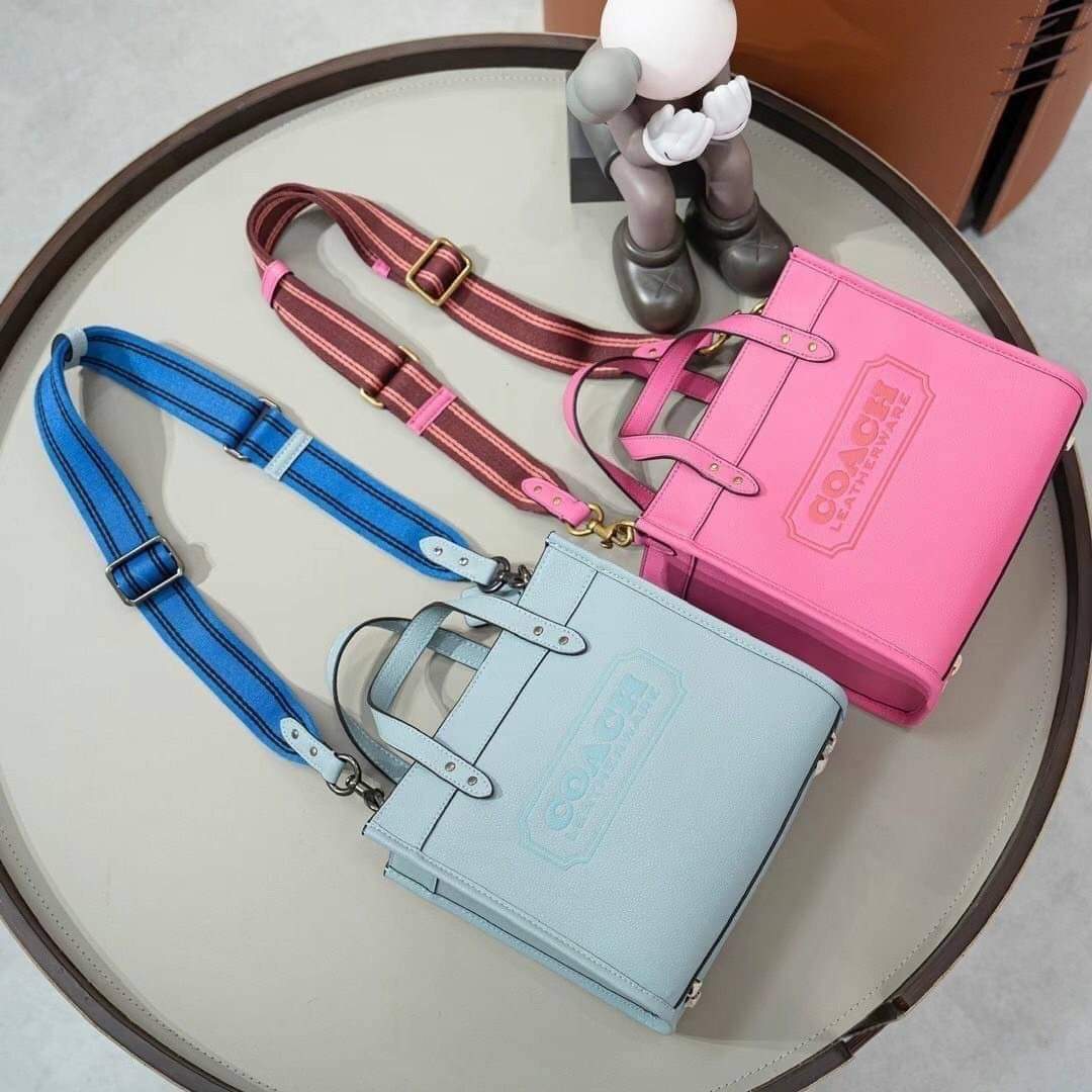 Coach Field Tote 22 (แอดไลน์ก่อนสั่งซื้อ)