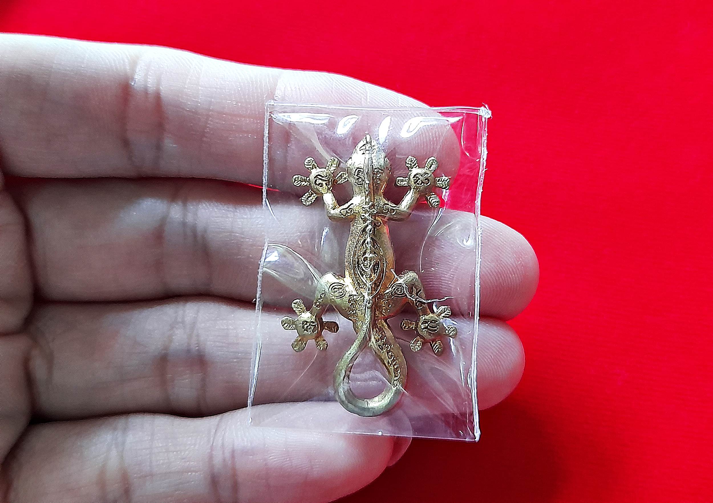 จิ้งจก (ขนาดพกพา) เท้าดอกพิกุล เนื้อทองเหลือง ปี2562 #รับประกันแท้ - หลวงพ่อพิมพ์ (ลูกศิษย์ทัน หลวงพ่อหน่าย วัดบ้านแจ้ง)