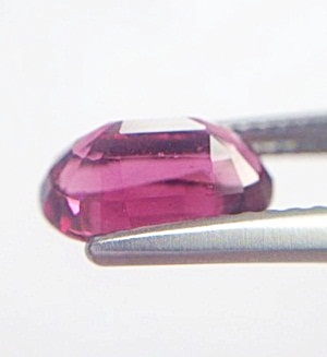 Natural Rhodolite พลอยโรโดไลท์ รูปไข่ หนัก 2.23 กะรัต สีม่วงอมชมพู สีเข้ม สีสวย คลาสสิค เนื้อสะอาดมองตาเปล่าไม่มีตำหนิ