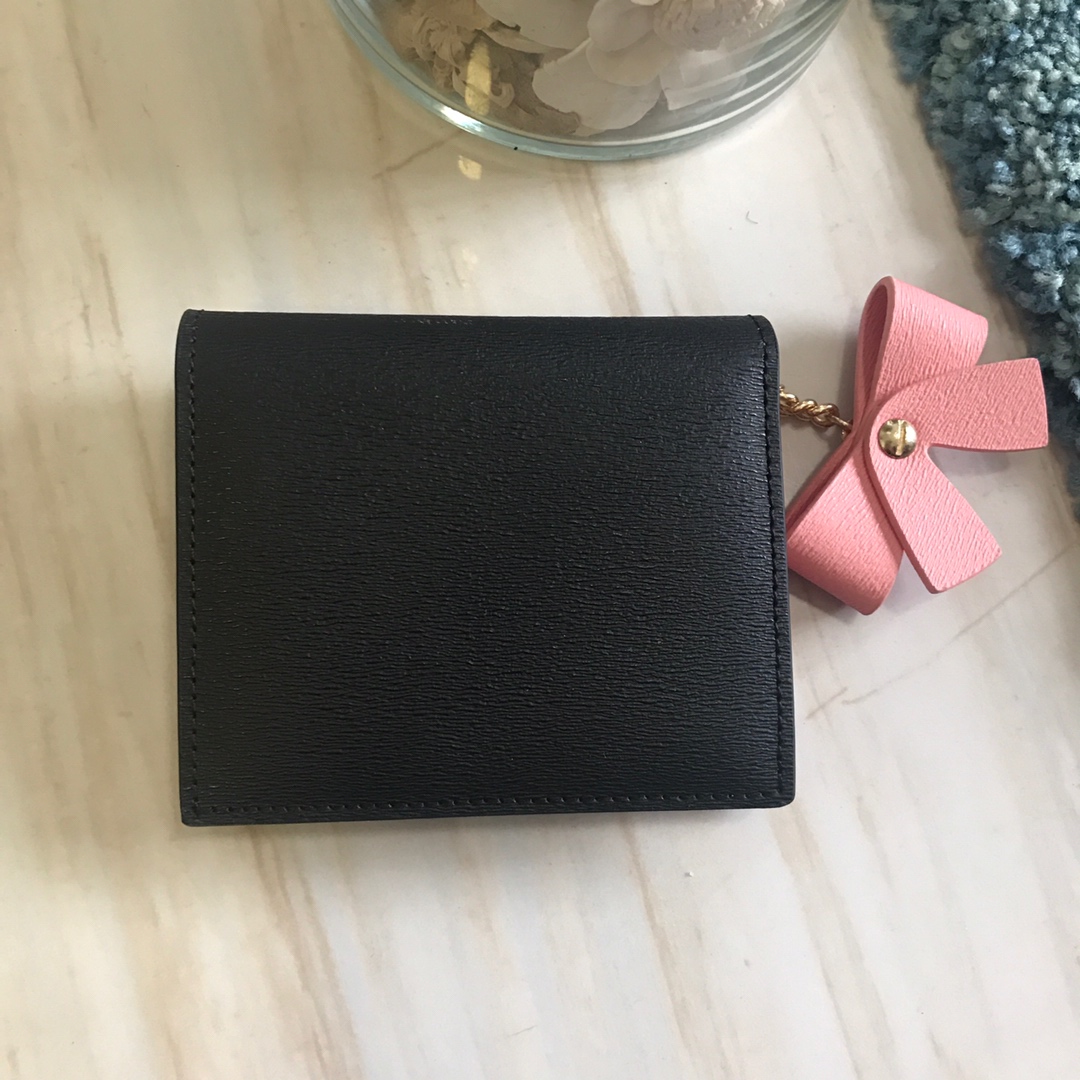 กระเป๋าสตางค์ mc wallet ใบสั้นแบบกระดุมเปิด