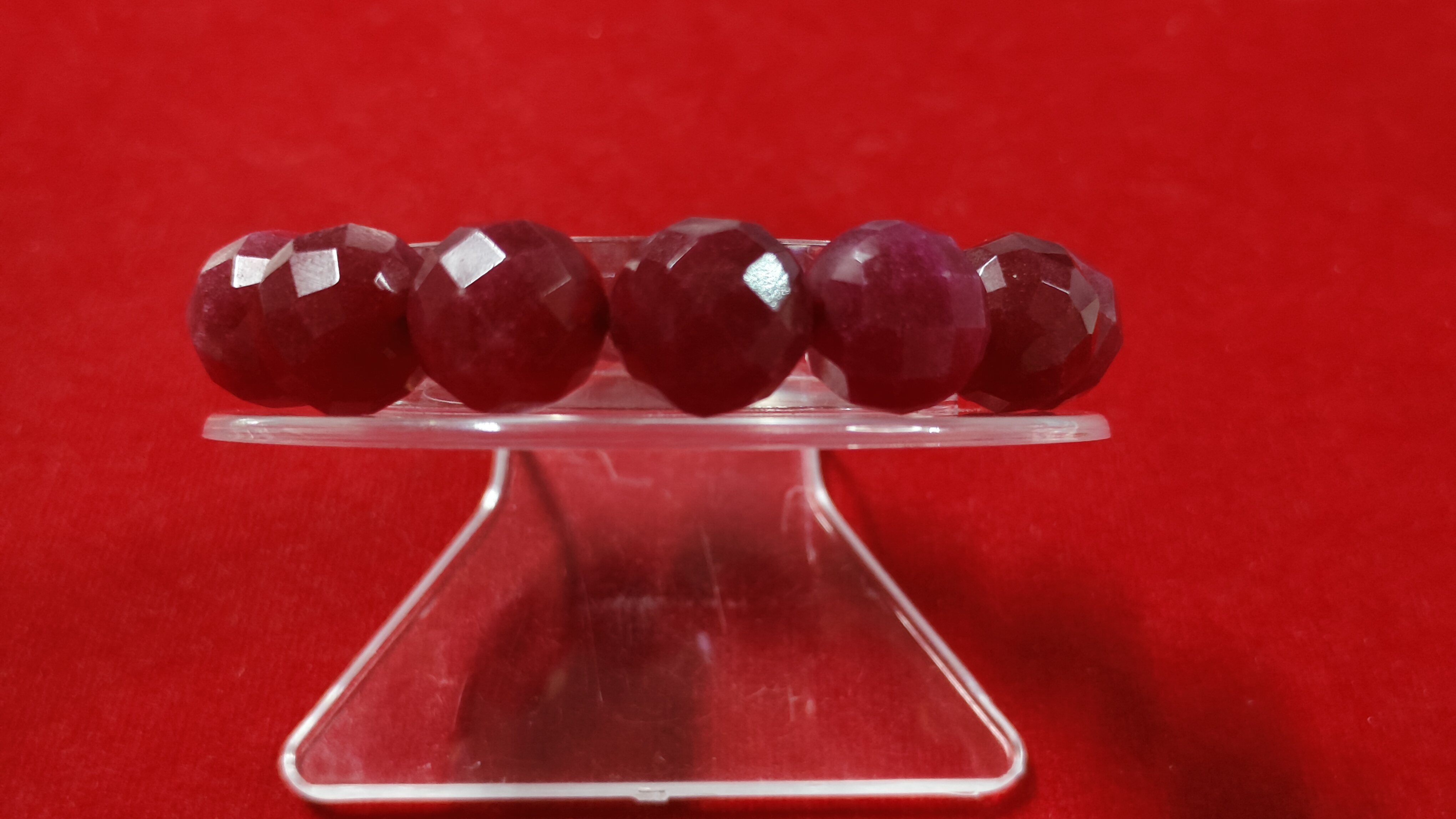 #ข้อมือหินทับทิมเจียเหลี่ยมรหัสbh-0049