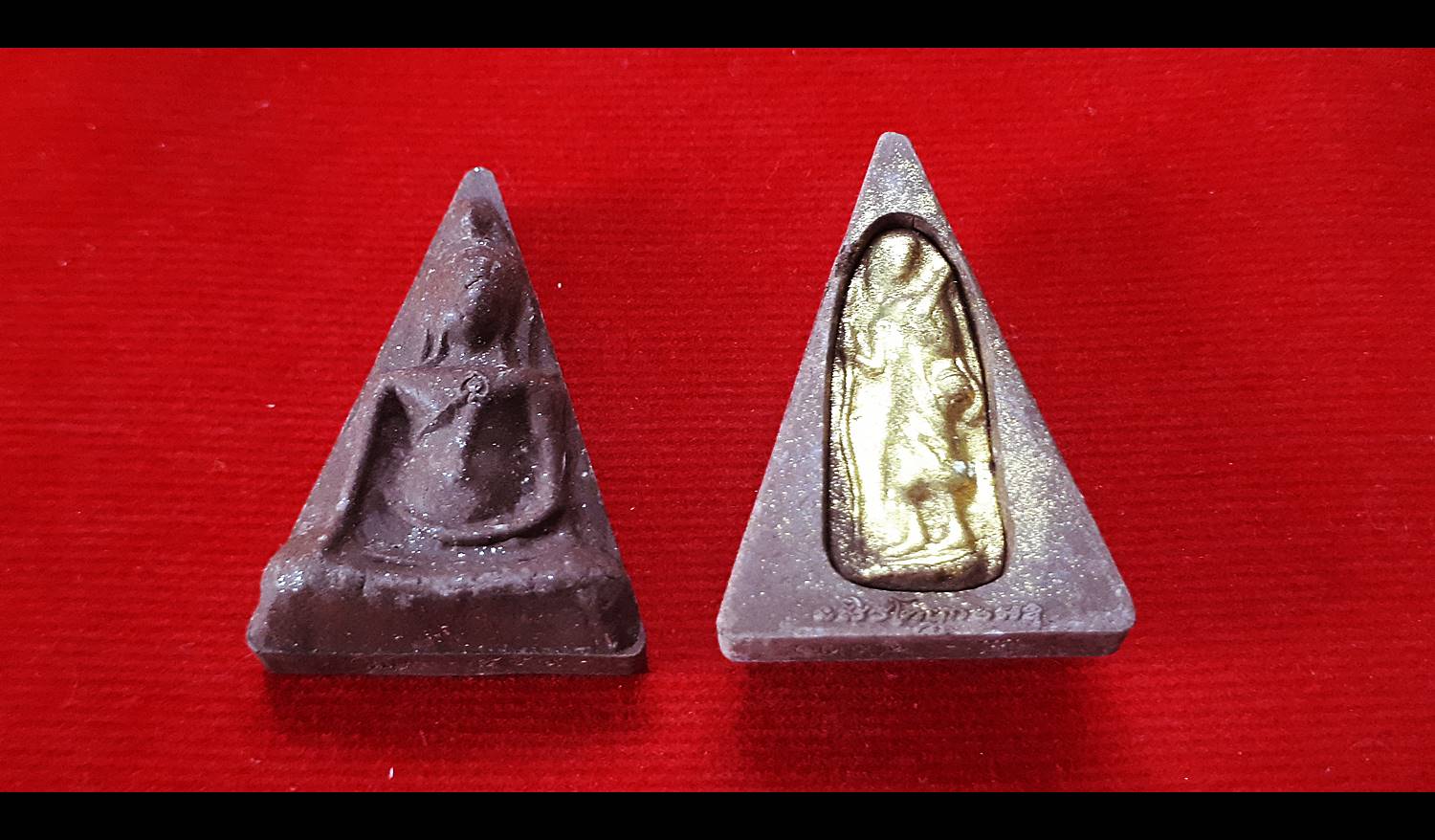 พระนางพญา(มนต์พระกาฬ) หลังพระสีวลี ปัดผงทอง เนื้อผง ปี2562