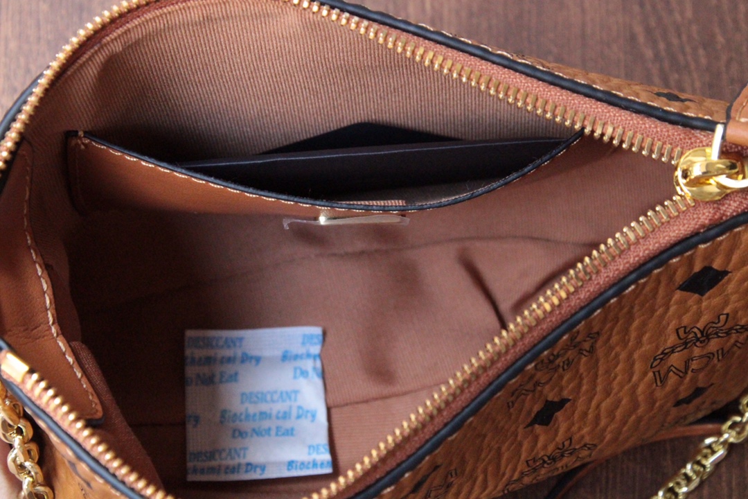 กระเป๋า mcm 8 นิ้ว สะพายข้าง