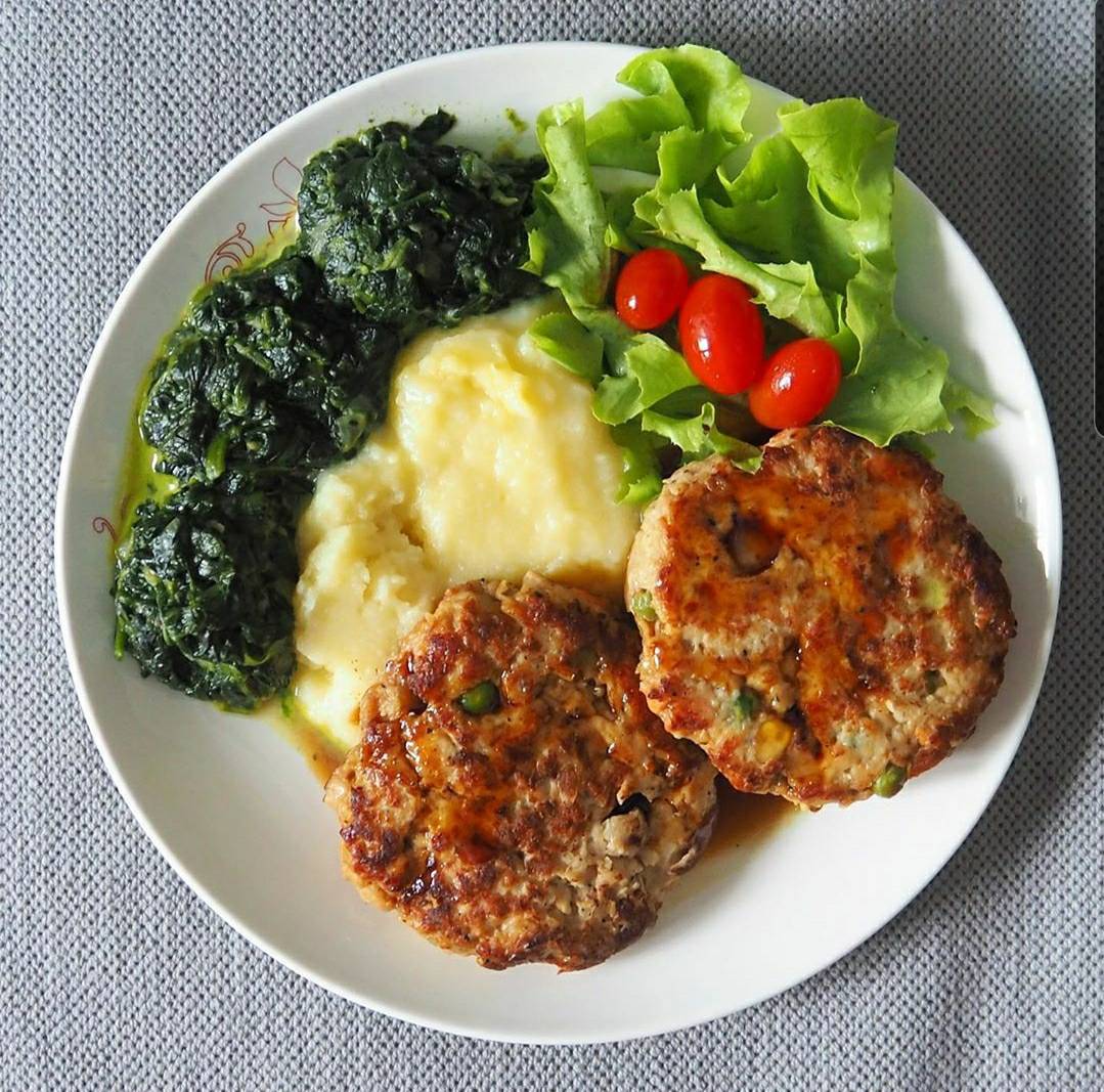 สเต็กไก่แฮมเบิร์ก (2 ชิ้น) ซอสเทอริยากิ