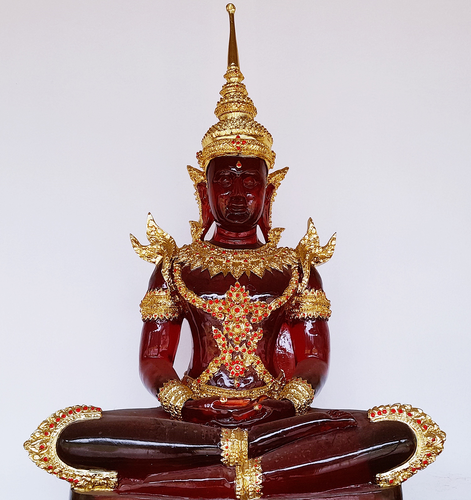 พระแก้วมรกต ปางพระจักรพรรดิ์ สีประจำวันเกิด7สี (ขนาดใหญ่) - (สีแดง สีเหลือง สีชมพู สีเขียว สีส้ม สีฟ้า สีม่วง)