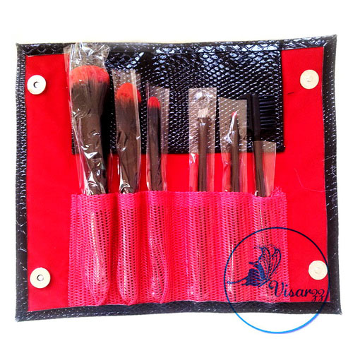 Lola Brush Set Ver.2 6 pieces ชุดแปรงแต่งหน้า 6 ชิ้นสุดคุ้ม ทำมาจากวัสดุชั้นดี แข็งแรง ทนทาน ทำมาจากขนกระรอกแท้ๆ มาพร้อมกับกระเป๋าหนังสุดหรู พกพาสะดวก
