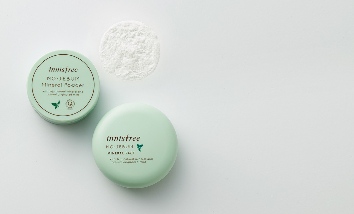 (ราคาส่ง 240.-) Innisfree No Sebum Mineral Pact 8.5g แป้งฝุ่นอัดแข็งควบคุมความมัน เนื้อบางเบา ให้ผิวดูเนียนนุ่ม น่าสัมผัส ส่วนประกอบของแร่ธาตุธรรมชาติจากเชจูและมิ้นท์เพื่อผิวที่แข็งแรง แร่ธาตุธรรมชาติจากเชจูและมินท์ช่วยควบคุมสมดุลของความชุ่มชื้นและความมัน
