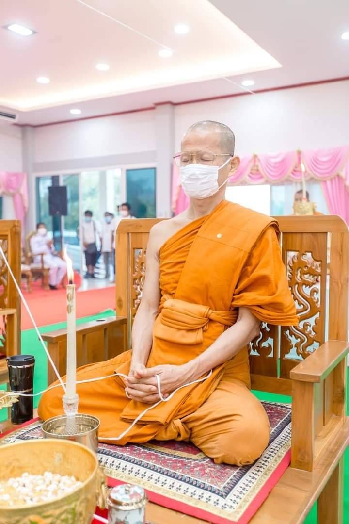 เหรียญ หลวงพ่อกวย (รุ่นแรก ทรงเสมา ฐานหน้า#พญาเสือโคร่ง(#มหาอำนาจ) หลัง พญา #หนุมาน4กร(#ครูแรง) (#ธงชัย #พระขรรค์ #จักร #ตรีศูล)) ปี2565 เนื้อมหาชนวน ไม่ตัดปีก ตอก9โค็ด #ชุดกรรมการ #รับประกันแท้