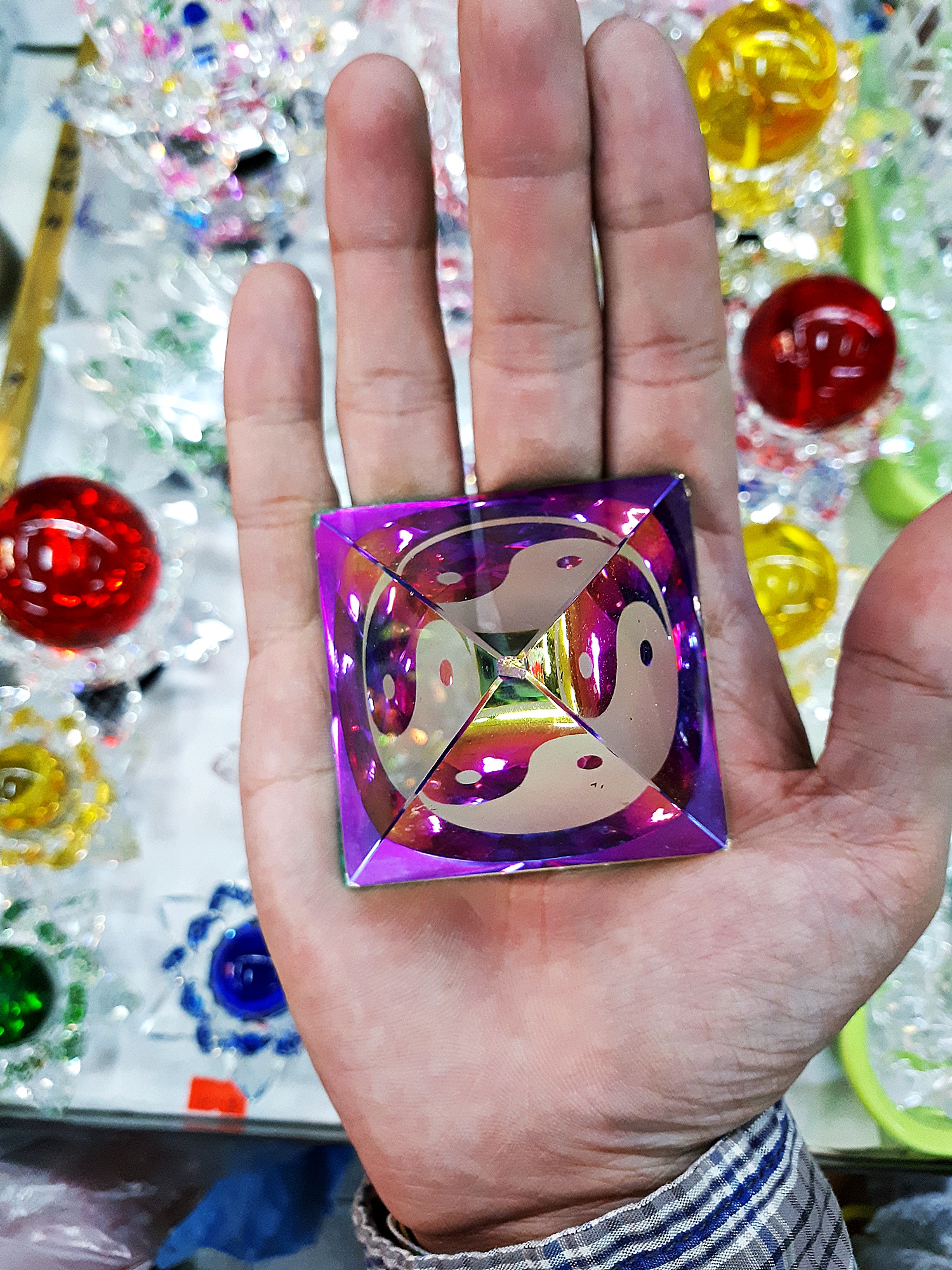 แก้ว พีระมิด สามเหลี่ยม ลาย หยินหยาง ปรับเสริม ฮวงจุ้ย