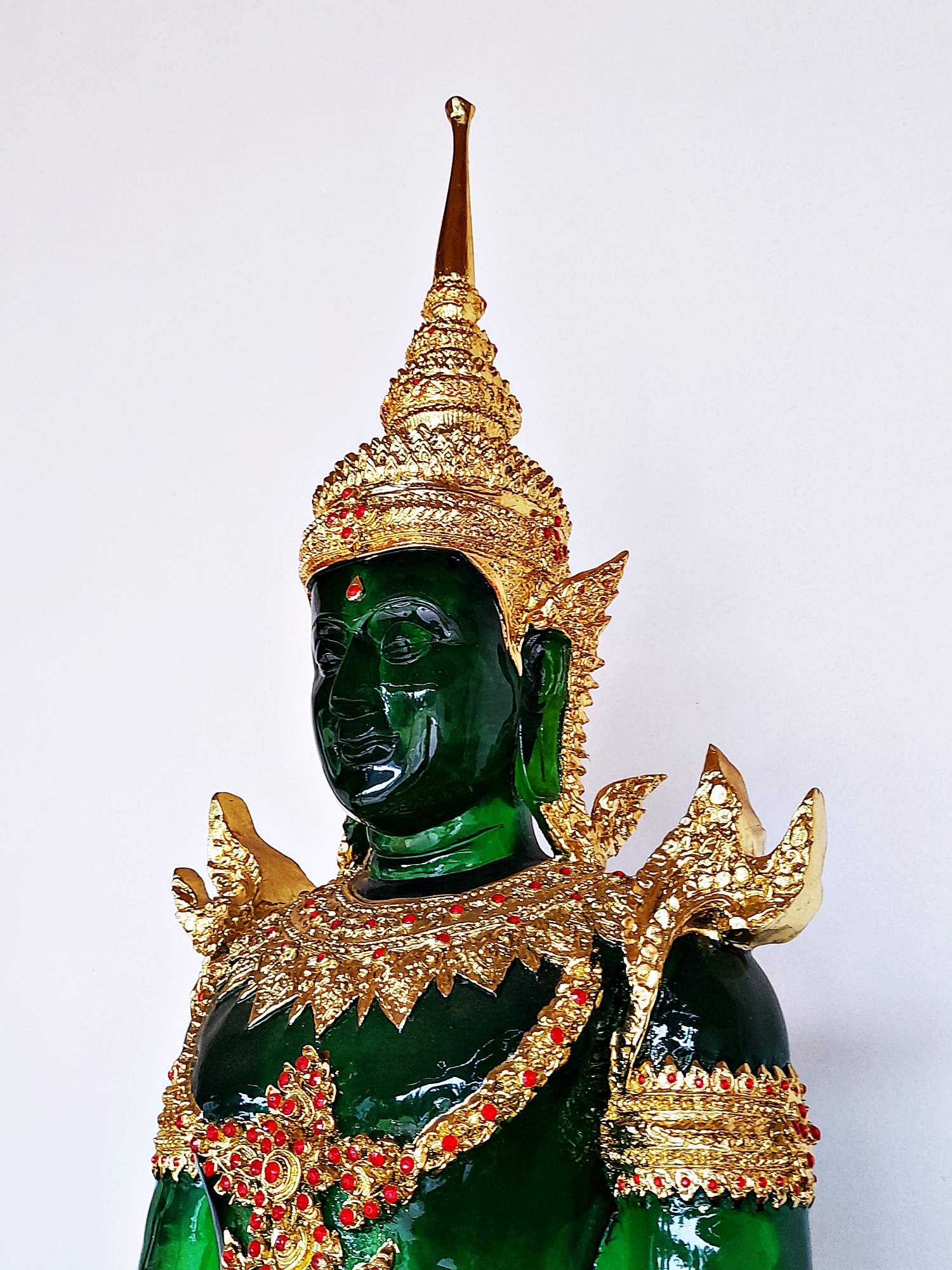 พระแก้วมรกต ปางพระจักรพรรดิ์ สีประจำวันเกิด7สี (ขนาดใหญ่) - (สีแดง สีเหลือง สีชมพู สีเขียว สีส้ม สีฟ้า สีม่วง)