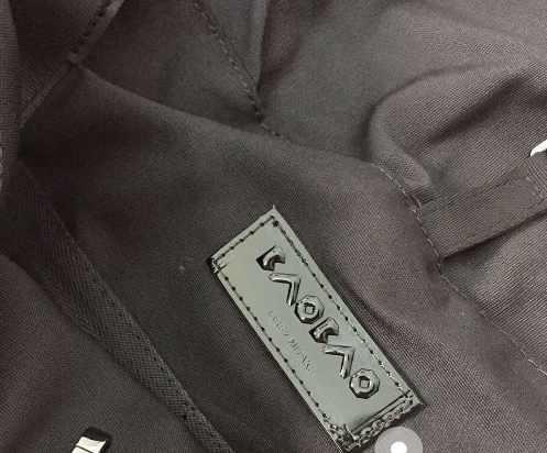 กระเป๋าสะพายข้าง issey rock sholder bag รุ่นใหม่ สีดำแมทด้าน