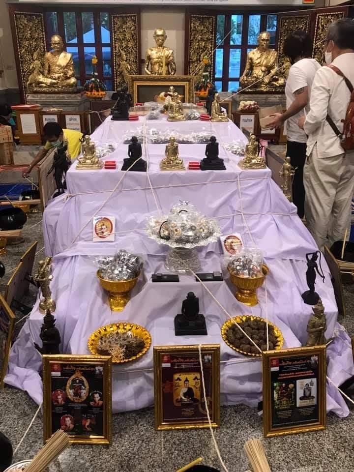 พระสมเด็จ พระแหวกม่าน พลิกชีวิตกลับดวงชะตา (หลังยันต์มงกุฎพระพุทธเจ้า ยันต์ครู ยันต์ดวงแก้วพระสีวลี) ปี2563 (จัดสร้าง888องค์) - หลวงพ่อกวย วัดโฆสิตาราม - (ปลุกเสก วัดระฆังโฆสิตาราม) #รับประกันแท้