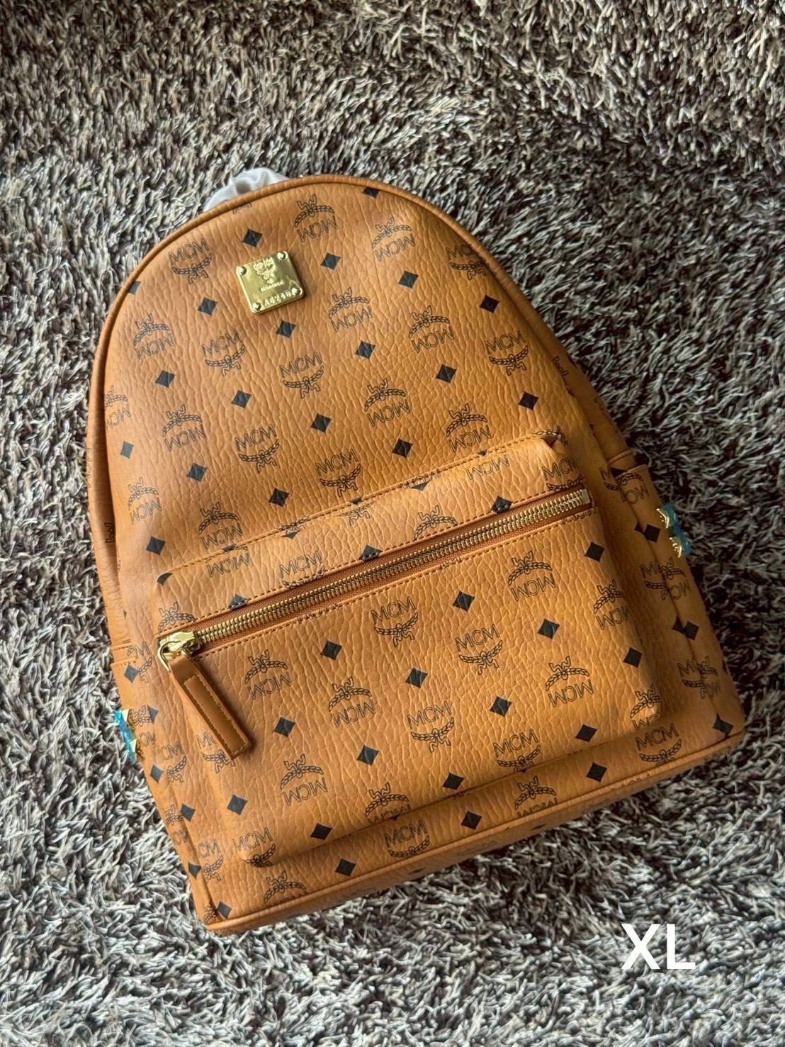 Size XL 🔆MCM Stark Side Studs Backpack in Visetos (แอดไลน์ก่อนสั่งซื้อ)