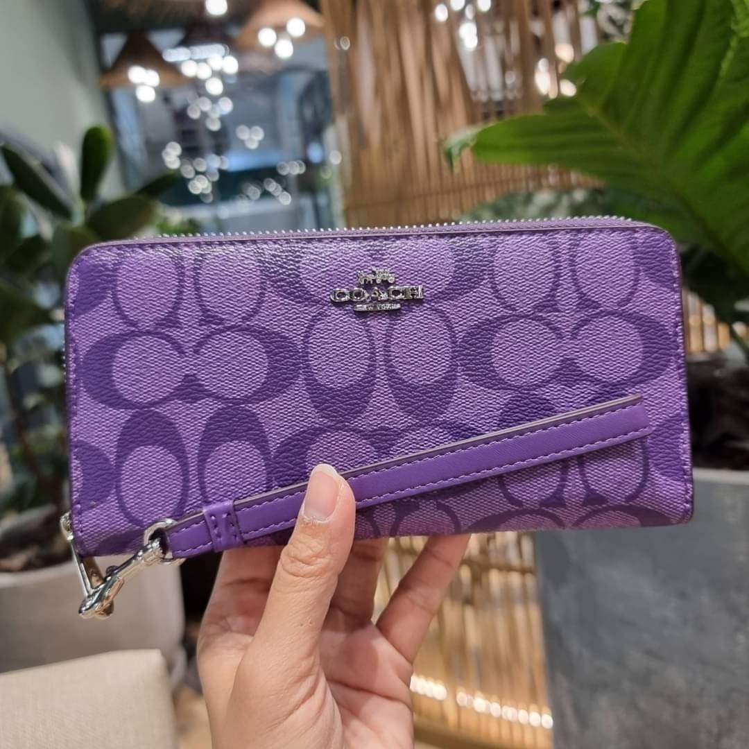 COACH C4452 LONG ZIP AROUND WALLET (แอดไลน์ก่อนสั่งซื้อ)