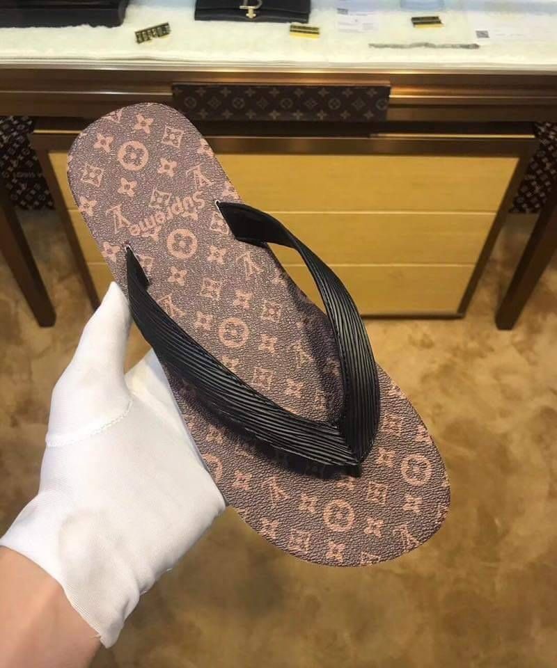 รองเท้าแตะ lv sandal ชาย มีหลายแบบหลายลาย size 38-45 กดดูแบบเพิ่มด้านใน