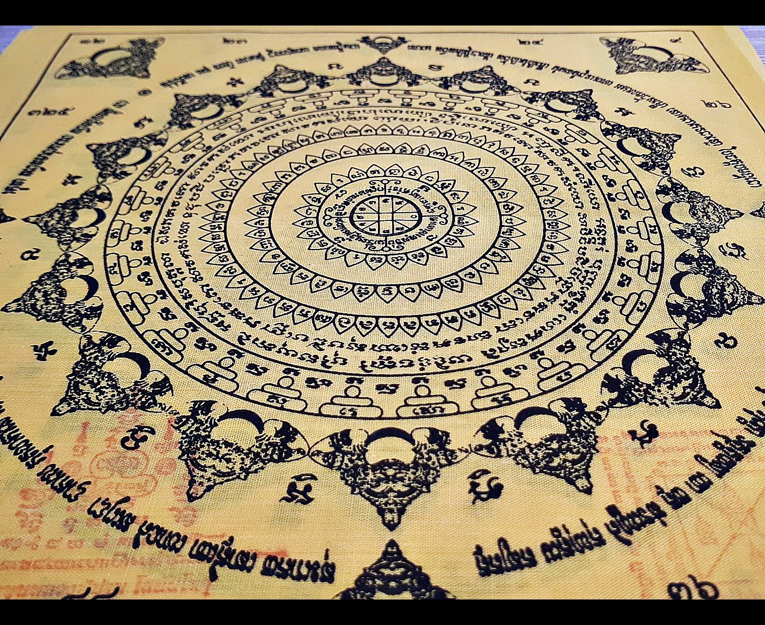 ผ้ายันต์ พระราหู + ยันต์สุริยาทรงกรด (พลิกชีวิตหนุนเสริมค้ำดวงชะตา ตัดเคราะห์ กลับร้ายกลายเป็นดี) ปี2562 (เข้าพิธีพุทธาภิเษก ยันต์เกราะเพรช เสาร์5 ที่วัดท่าขนุน) #รับประกันแท้