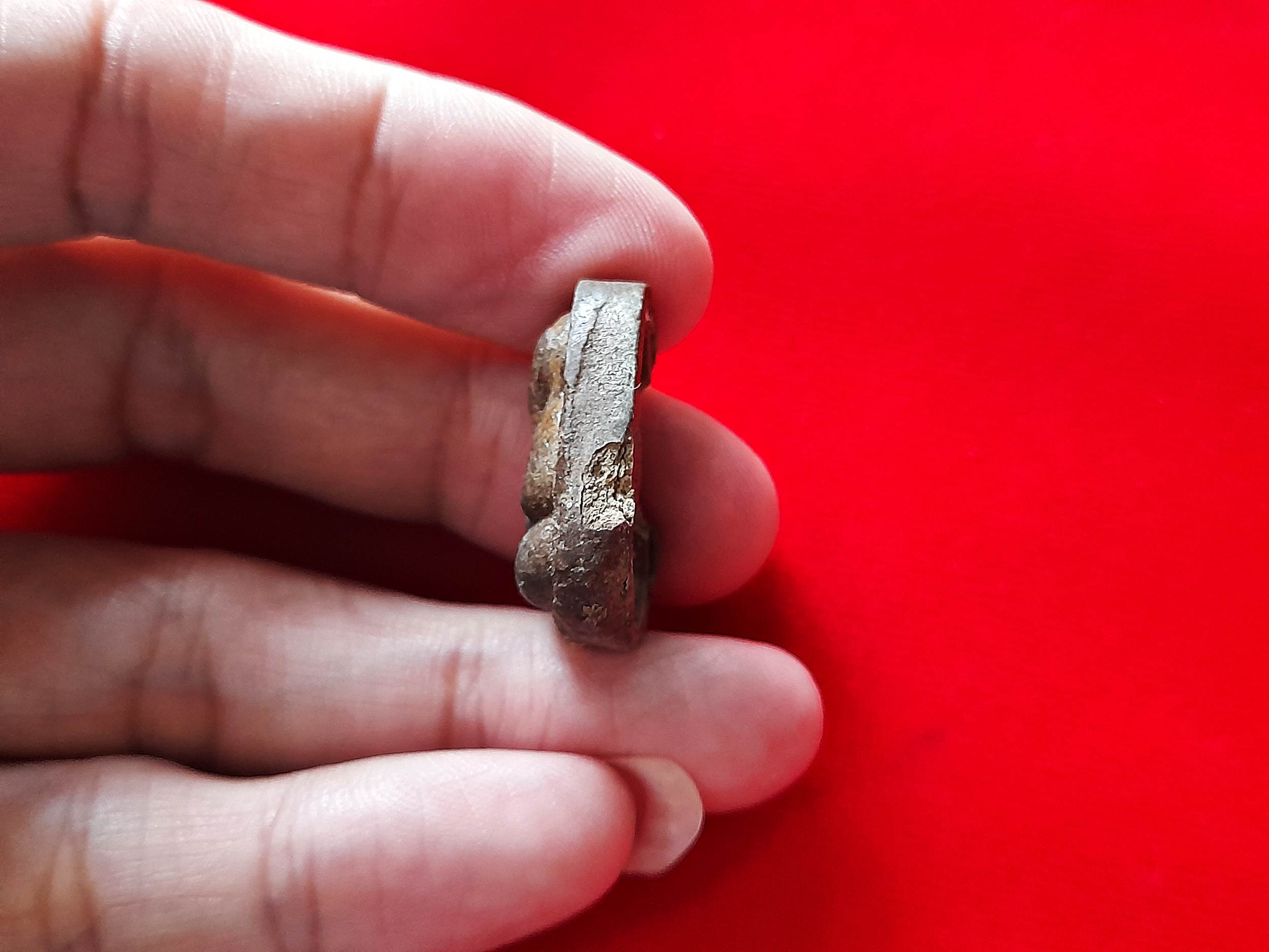 พระปิดตา หลัง ครึ่งองค์หลวงพ่อยงยุทธ เนื้อผง (แก่มวลสาร หลวงพ่อแก้ว วัดเครือวัลย์) #รับประกันแท้และทัน - หลวงพ่อยงยุทธ วัดเขาไม้แดง จ.ชลบุรี