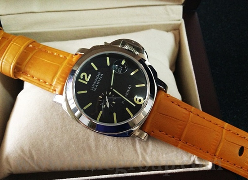 นาฬิกา Panerai รุ่น Luminor Marina Pam 048 สีเงิน สายหนังสีส้ม หน้าปัดสีดำ Boy Size หายากสวยสุดๆ