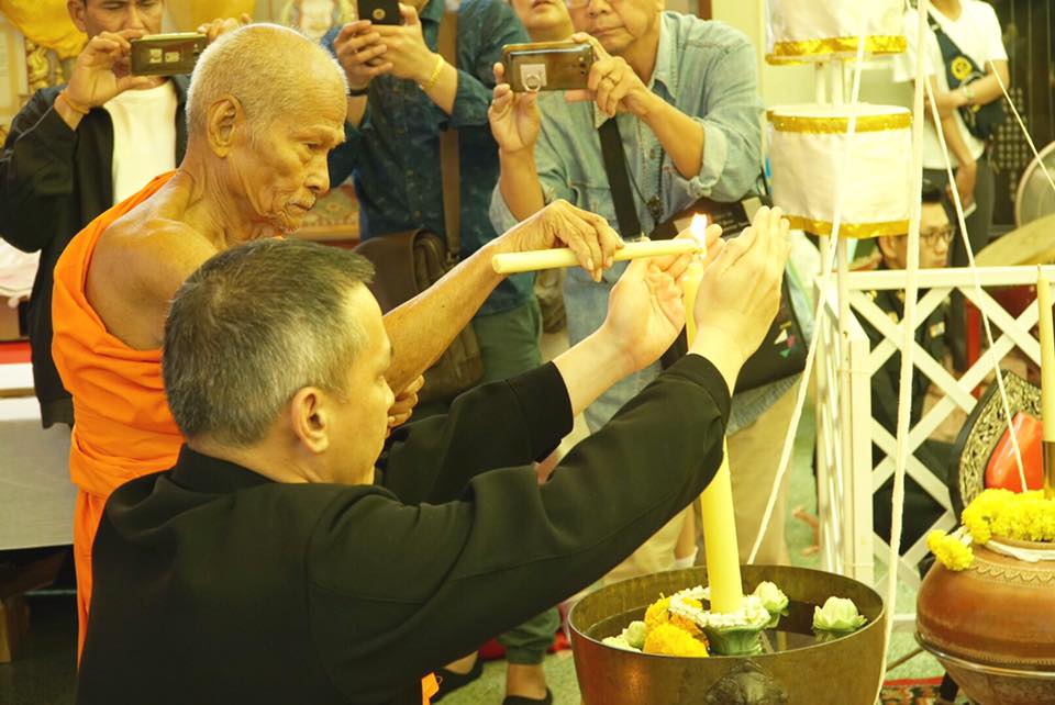 รูปหล่อ เซียนแปะโรงสี วัดศาลเจ้า รุ่นเจ้าสัวฟ้าประทาน ปี2560 เนื้อเรซิ่น ปิดทอง (ขนาดองค์บูชาหน้าตัก 12นิ้ว องค์ขนาดใหญ่)