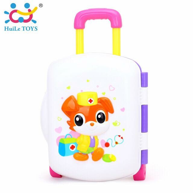 กระเป๋าเดินทางล้อลากสำหรับคุณหมอตัวน้อย Huile Toys Carry-Along-Suitcase (Doctor)
