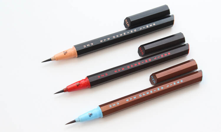 Uzu Eye Opening Liner #Black ใหม่ล่าสุดจาก Flow Fushi เทคโนโลยีใหม่แบบ WP Film เป็นเนื้อฟิล์มที่เกาะแน่น กันน้ำ แต่ล้างออกได้ด้วยน้ำอุ่น และขนแปรงพิถีพิถันที่นุ่มสุดๆ จาก Yamato Takumi