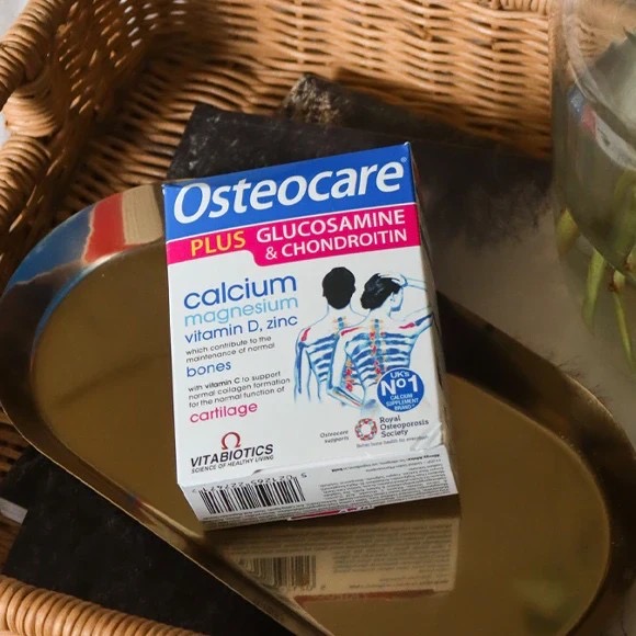 แคลเซียมชนิดเม็ดสำหรับผู้ใหญ่ Vitabiotics Osteocare Plus Glucosamine & Chondroitin - Calcium Magnesium Vitamin D, Zinc