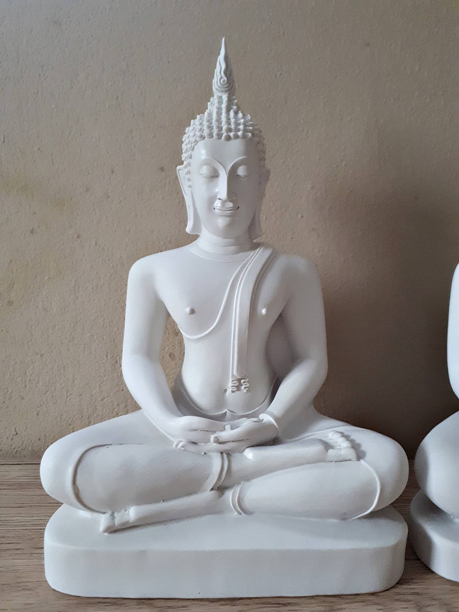 รูปหล่อ พระพุทธรูป เชียงแสนสุโขทัย ปางสมาธิ ปางมารวิชัย เนื้อเรซิ่น สีขาวงา - (หน้าตัก9นิ้ว สูง13.5นิ้ว ลึก5นิ้ว)