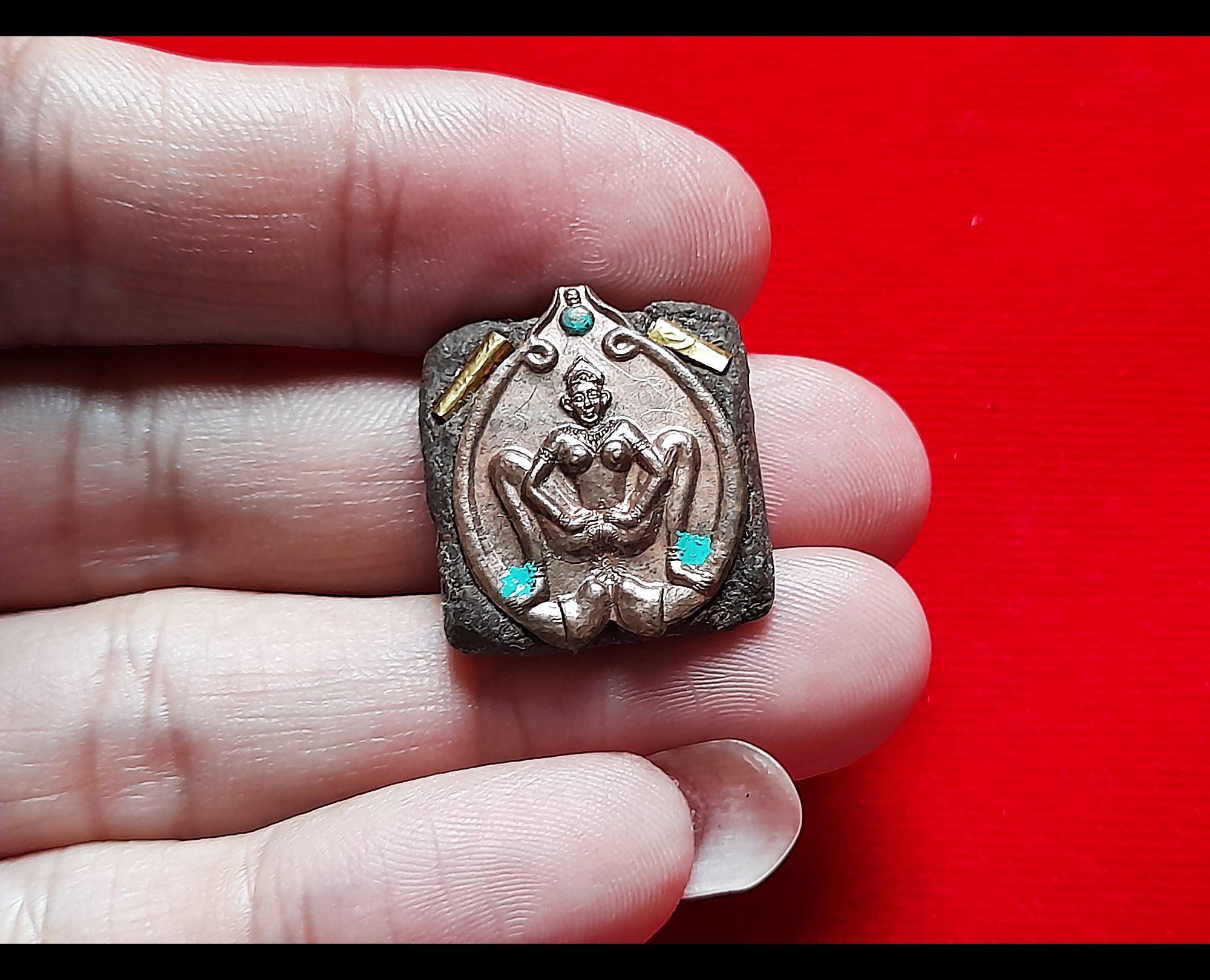 ล็อกเก็ตเล็ก ฉากทอง โครตขุนแผน ยันต์นะอกแตก นางล้อม หลังแม่กำเนิด บรรจุมวลสาร+ตะกรุด2ดอก (อานุภาพโชคลาภ ค้าขาย เมตตา เส่นห์) ปี2564 #รับประกันแท้