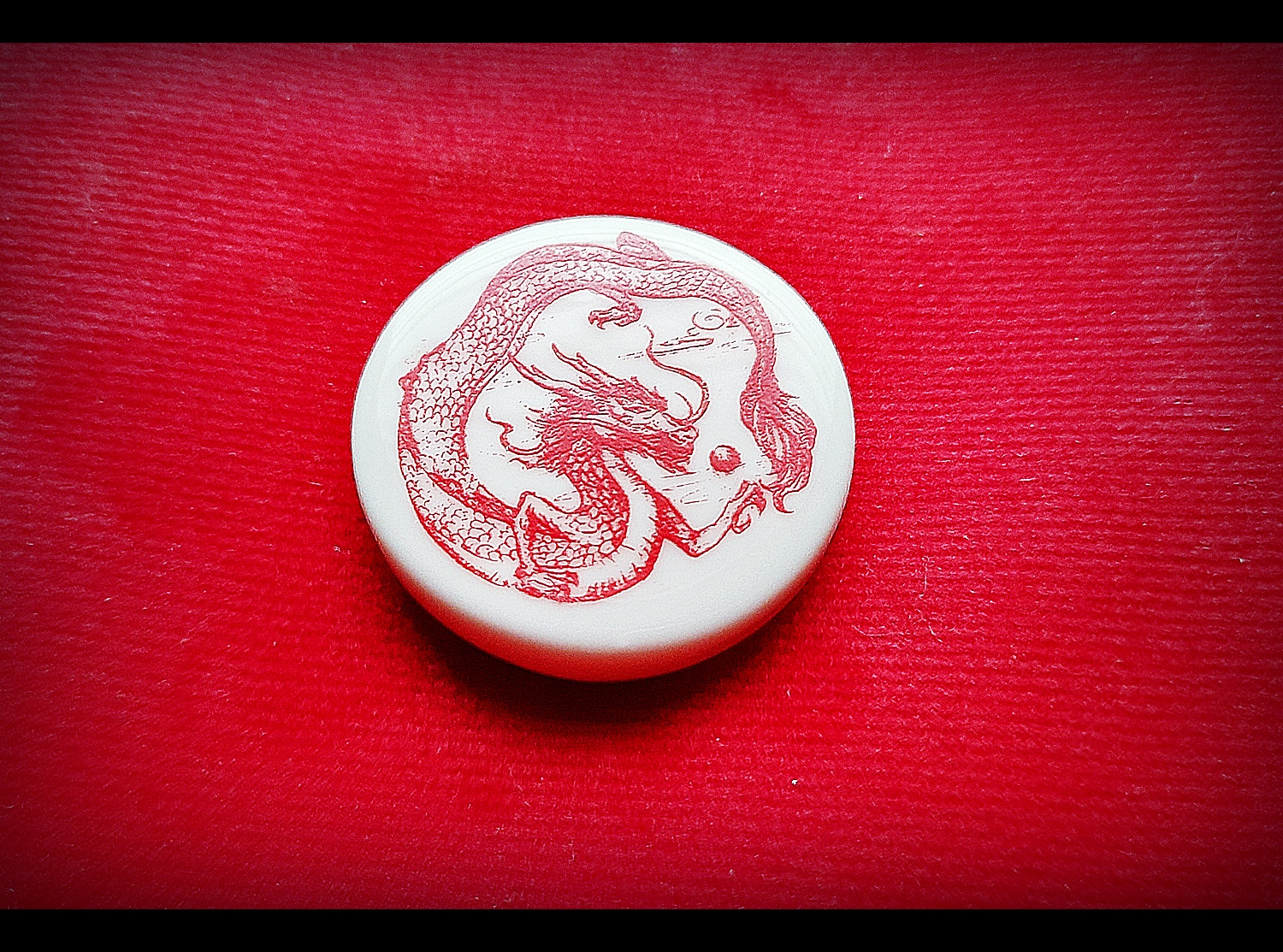 เหรียญมังกร ถือลูกแก้วสารพัดนึก เนื้อพอร์ชเลน(เซรามิก) ปี2563 #รับประกันแท้