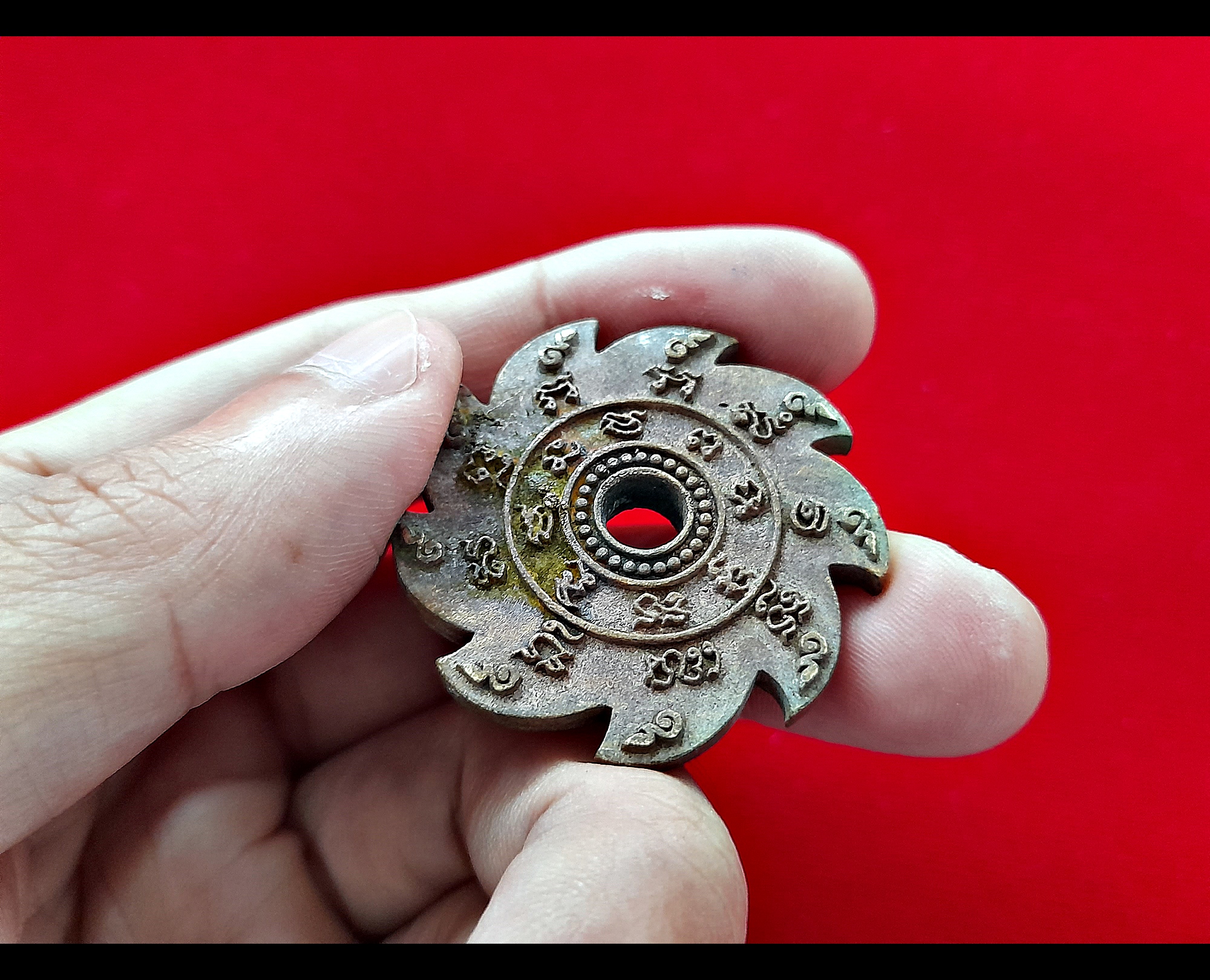 กงจักรนารายณ์ เนื้อโลหะมหาชนวน (ขนาด4ซ.ม) ปี2564 (สร้างน้อย 318วง) #รับประกันแท้ - หลวงปู่โฉม วัดอัมภาราม จ.บุรีรัมย์