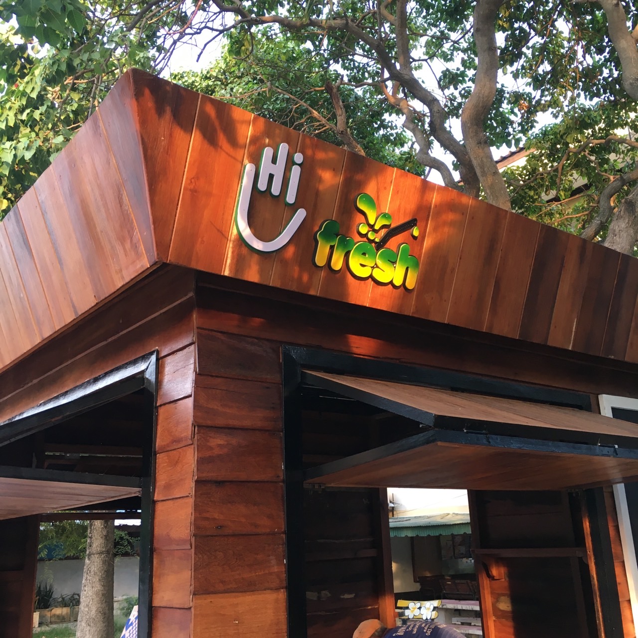 ซุ้มกาแฟไม้เก่า ไฮเฟรช