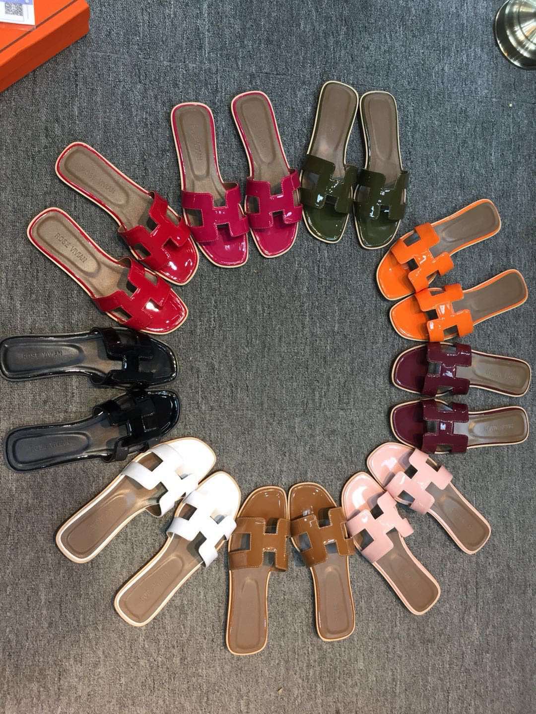 รองเท้าแตะ hm sandal หนังเงา หนังแก้ว สอบถามไซส์ได้ค่ะสต็อคของเปลี่ยนตลอด
