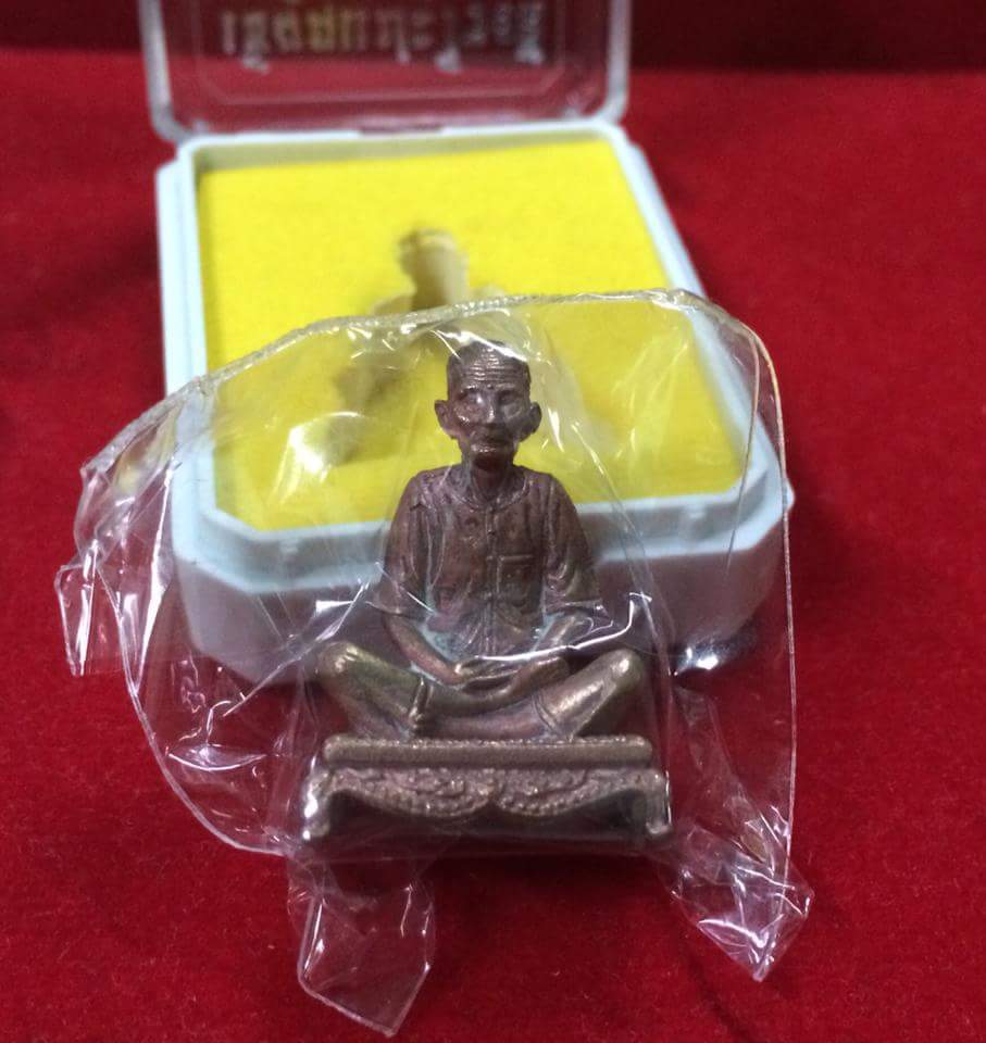 รูปหล่อ อาแปะ เซียนแปะ วัดศาลเจ้า เนื้อโลหะสีทองแดง (ขนาดห้อยคอ) รุ่นเจ้าสัว ปี2560 - ครูบากฤษณะ ปลุกเสก