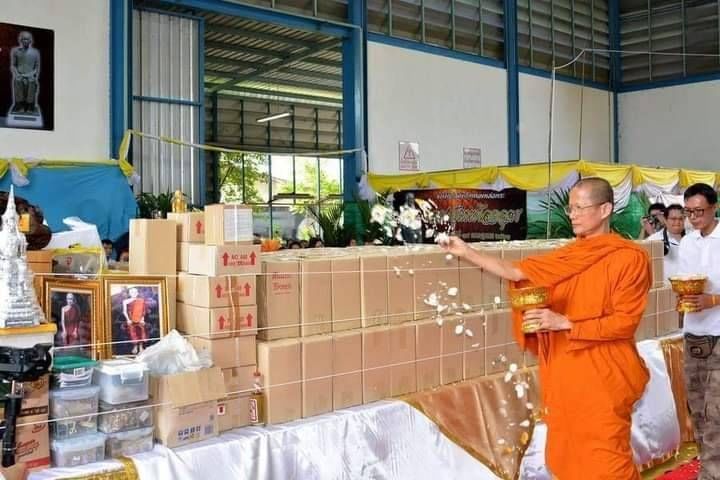 รูปหล่อ หลวงปู่เทพโลกอุดร(ลอยองค์ ขนาดห้อยคอ) เนื้อทองแดงนอก ปี2561 #รับประกันแท้ - หลวงพ่อเล็ก วัดท่าขนุน ปลุกเสก